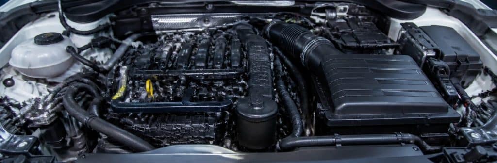 Compartiment moteur avec filtres visibles